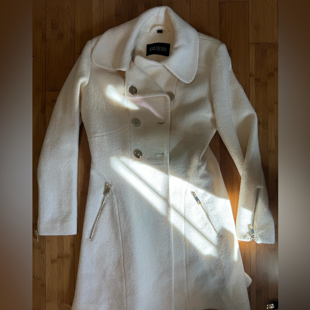 Guess women’s peacoat, size medium, new without tags,